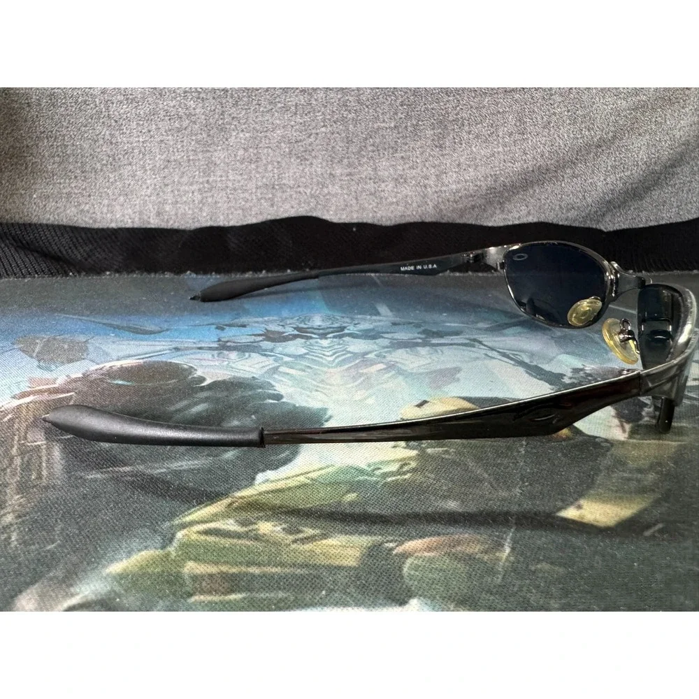 Vintage Oakley Wiretap 1.0 Men's Dark Blue Oval Lenses Sunglasses Frame Only